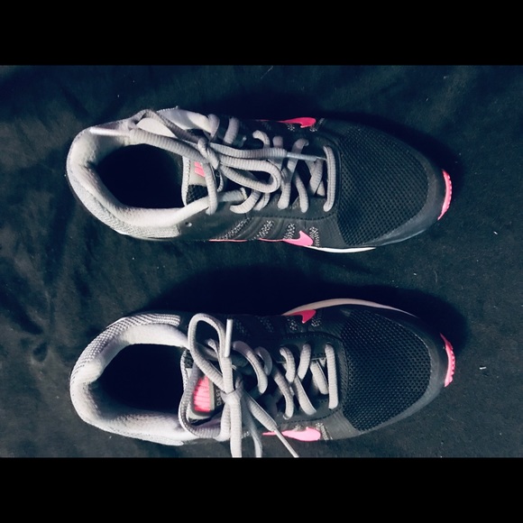 Nike women’s size 6 Nike Dart Athletic Shoes - Picture 5 of 7